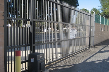 Galvanized steel slide gate