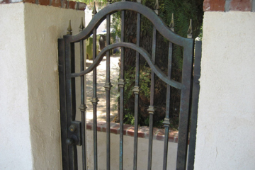 Steel pedestrian gate with arch and spears