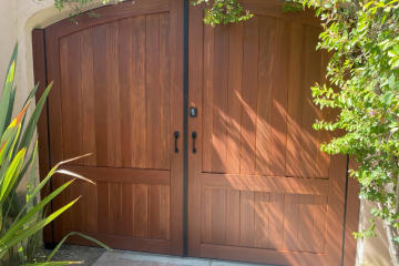 Redwood Manual Gates - Los Angeles CA.jpg