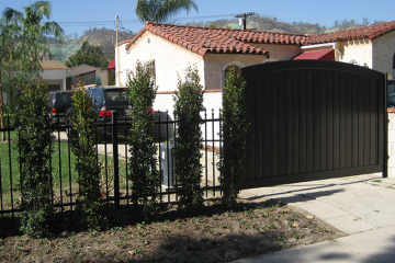 Automatic swing gate with Redwood cover.