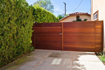 Double swing gate, Mangaris cover.