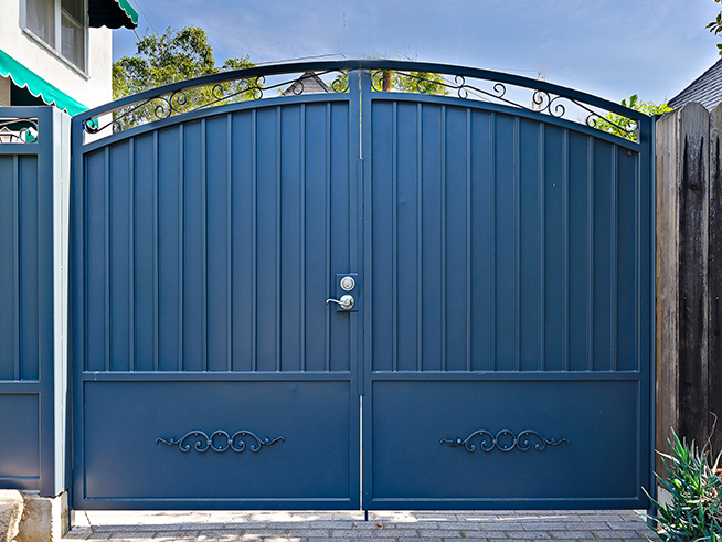 Painting Your Metal Gate: Useful Tips